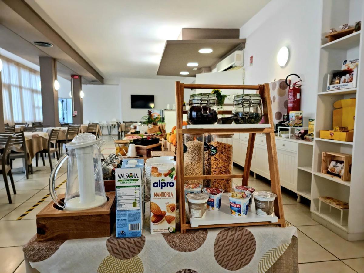 Hotel Elefantino Grey - Free Breakfast & Brunch Until 13-00 - Vicinissimi A Mirabilandia Milano Marittima Bagian luar foto